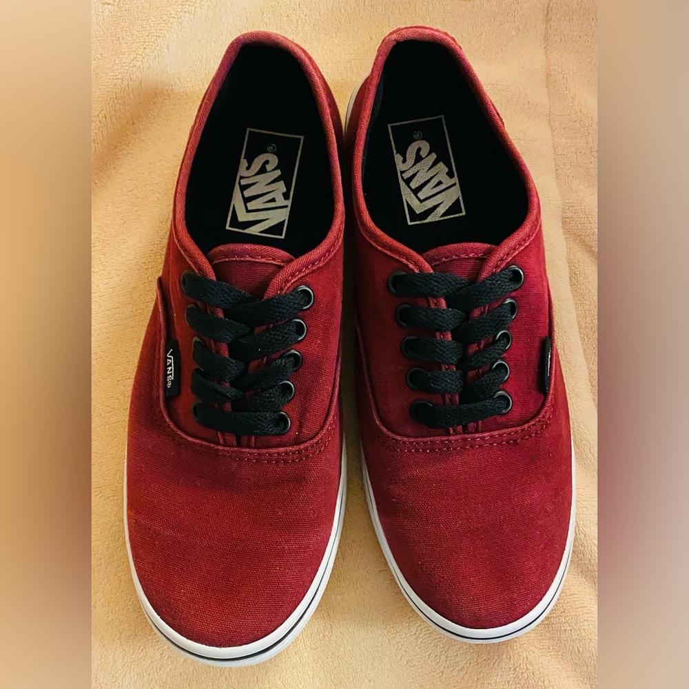 👛5/$50 Lightly worn Maroon and Black Vans 6.5